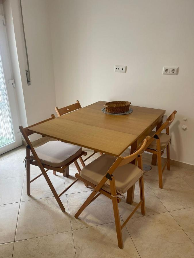 Apartament Cricket *